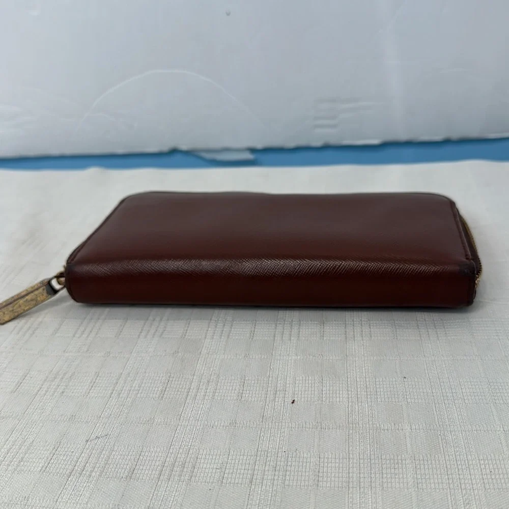 Tory Burch Robinson Zip Continental Wallet in chocolate